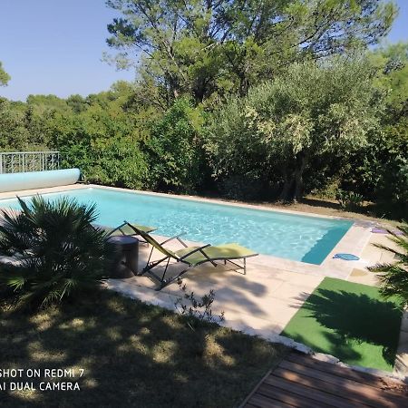 Proche Uzes Petit Gite Avec Grande Cuisine D'Ete Et Piscine Saint-Siffret Exterior foto