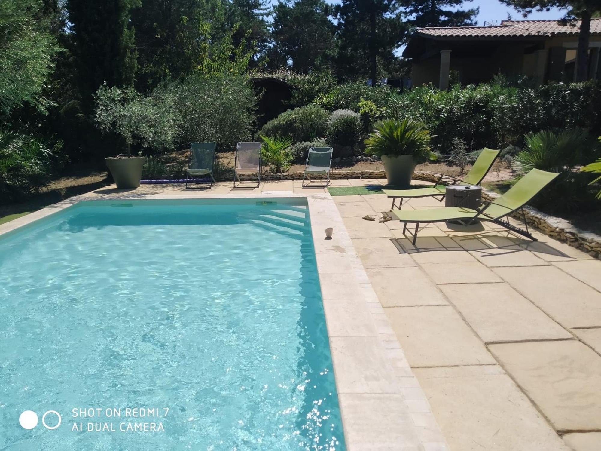 Proche Uzes Petit Gite Avec Grande Cuisine D'Ete Et Piscine Saint-Siffret Exterior foto