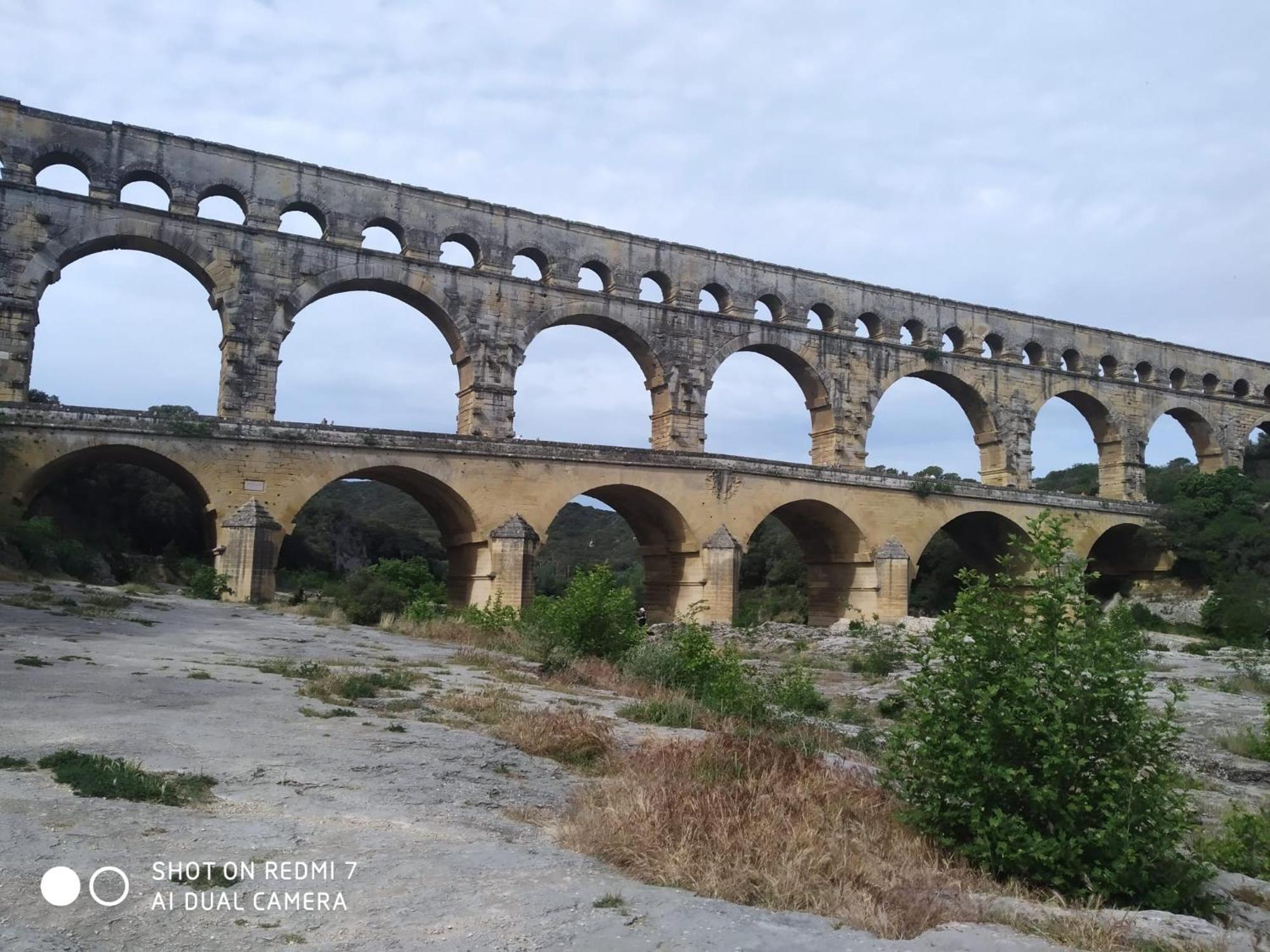 Proche Uzes Petit Gite Avec Grande Cuisine D'Ete Et Piscine Saint-Siffret Exterior foto